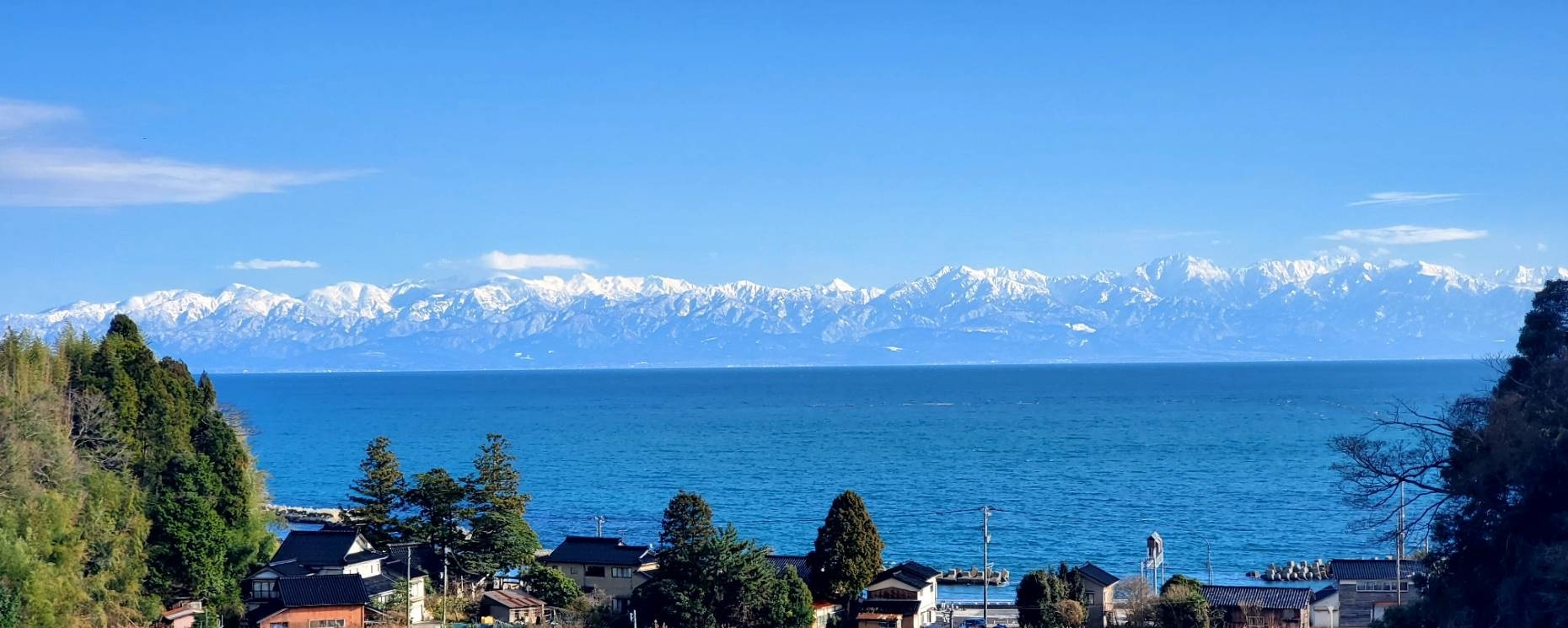 海と山の風景